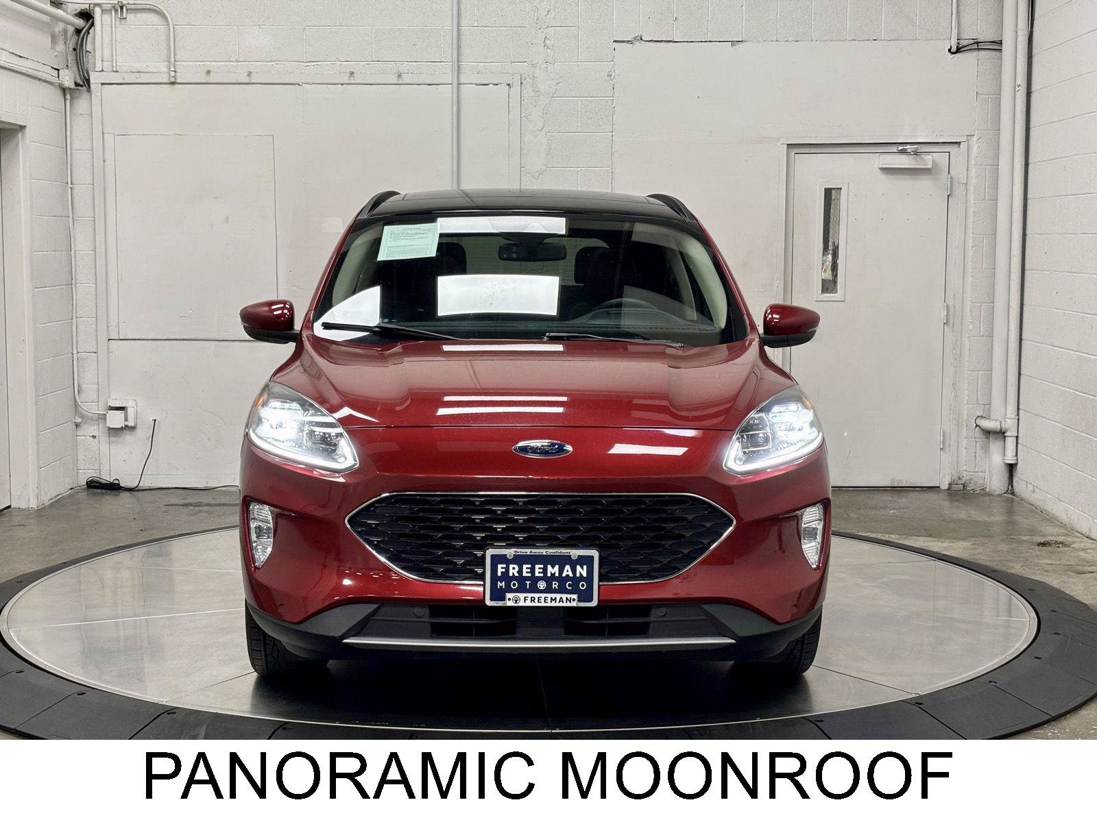Used 2020 Ford Escape Titanium w/ Titanium Premium Package 2.0 AWD/4WD image 3