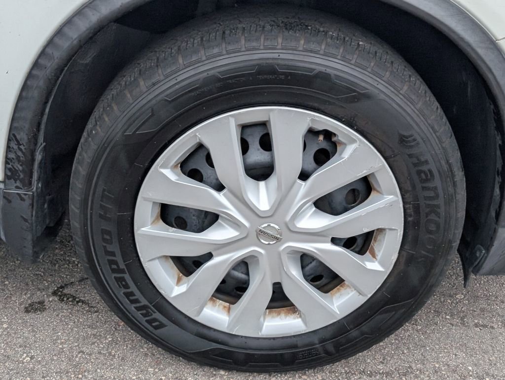 Used 2017 Nissan Rogue S image 17