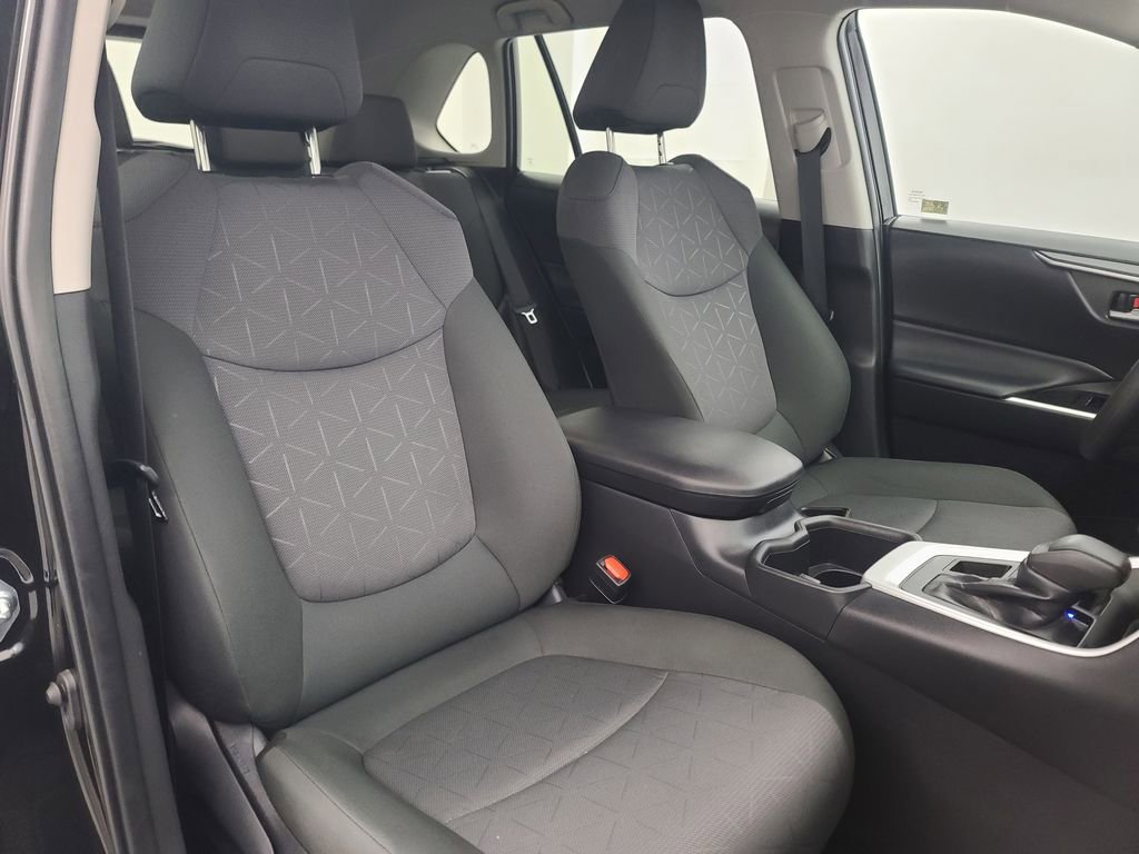 Used 2025 Toyota RAV4 XLE image 17