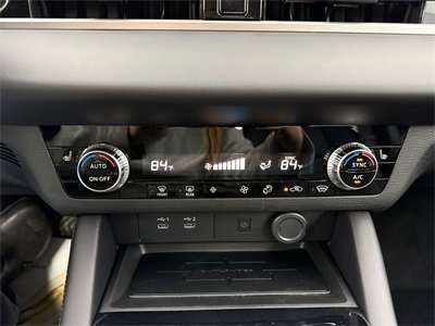 New 2025 Mitsubishi Outlander SE image 32