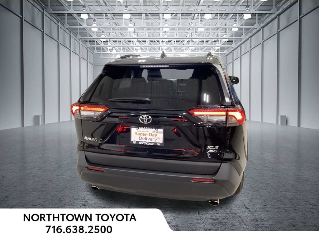 Used 2025 Toyota RAV4 XLE AWD/4WD image 6