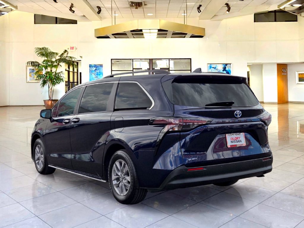 Used 2025 Toyota Sienna XLE FWD image 7
