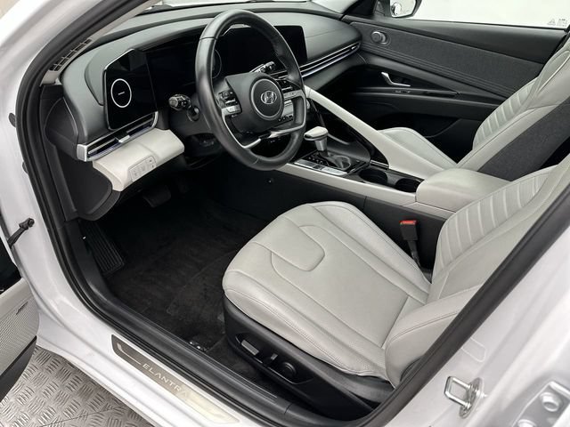 Used 2022 Hyundai Elantra Limited w/ Preferred Accessory Package FWD image 11