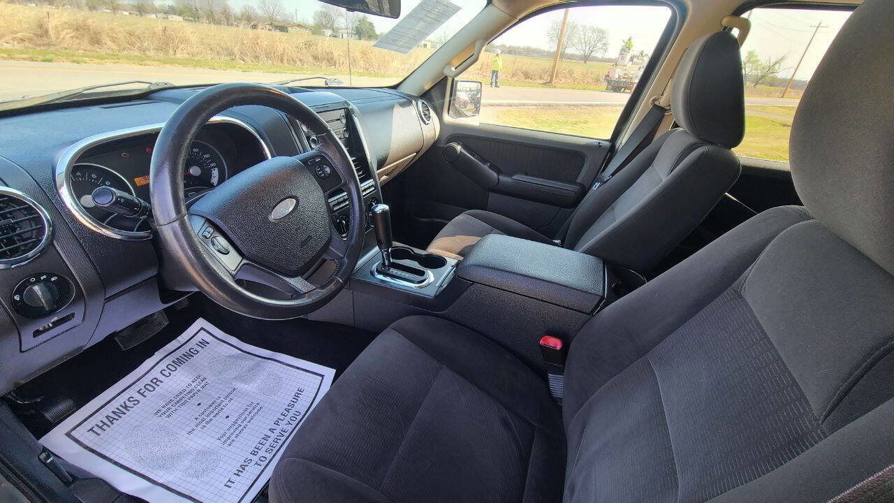 Used 2010 Ford Explorer XLT image 3