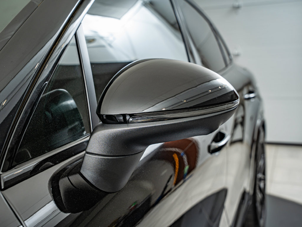 Certified 2025 Porsche Cayenne E-Hybrid Coupe AWD/4WD image 12