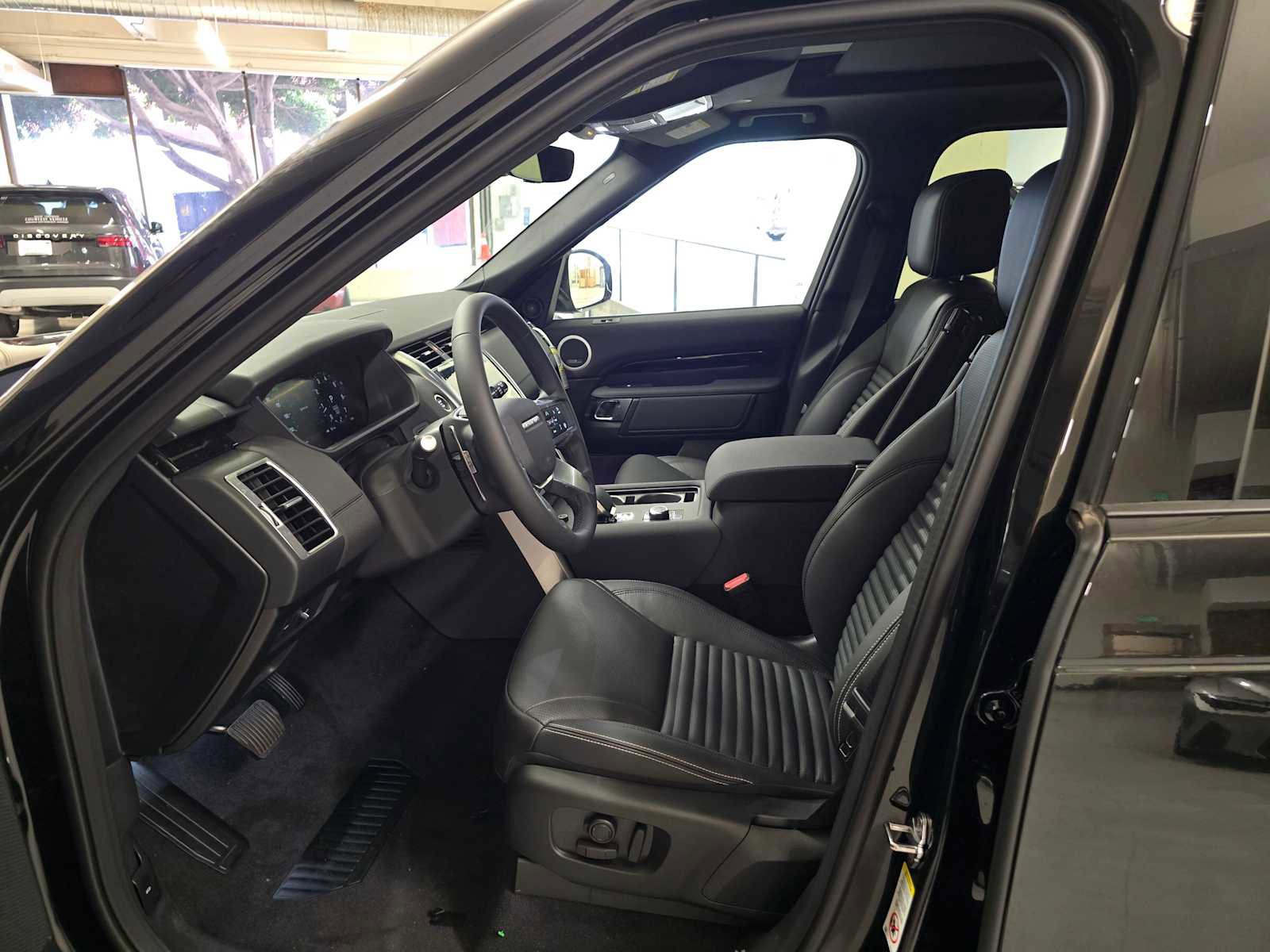 New 2026 Land Rover Discovery S image 22