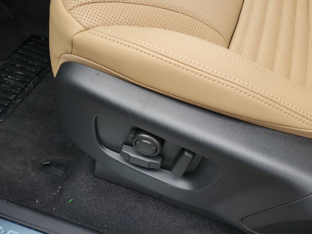 New 2026 Land Rover Discovery Dynamic SE image 9