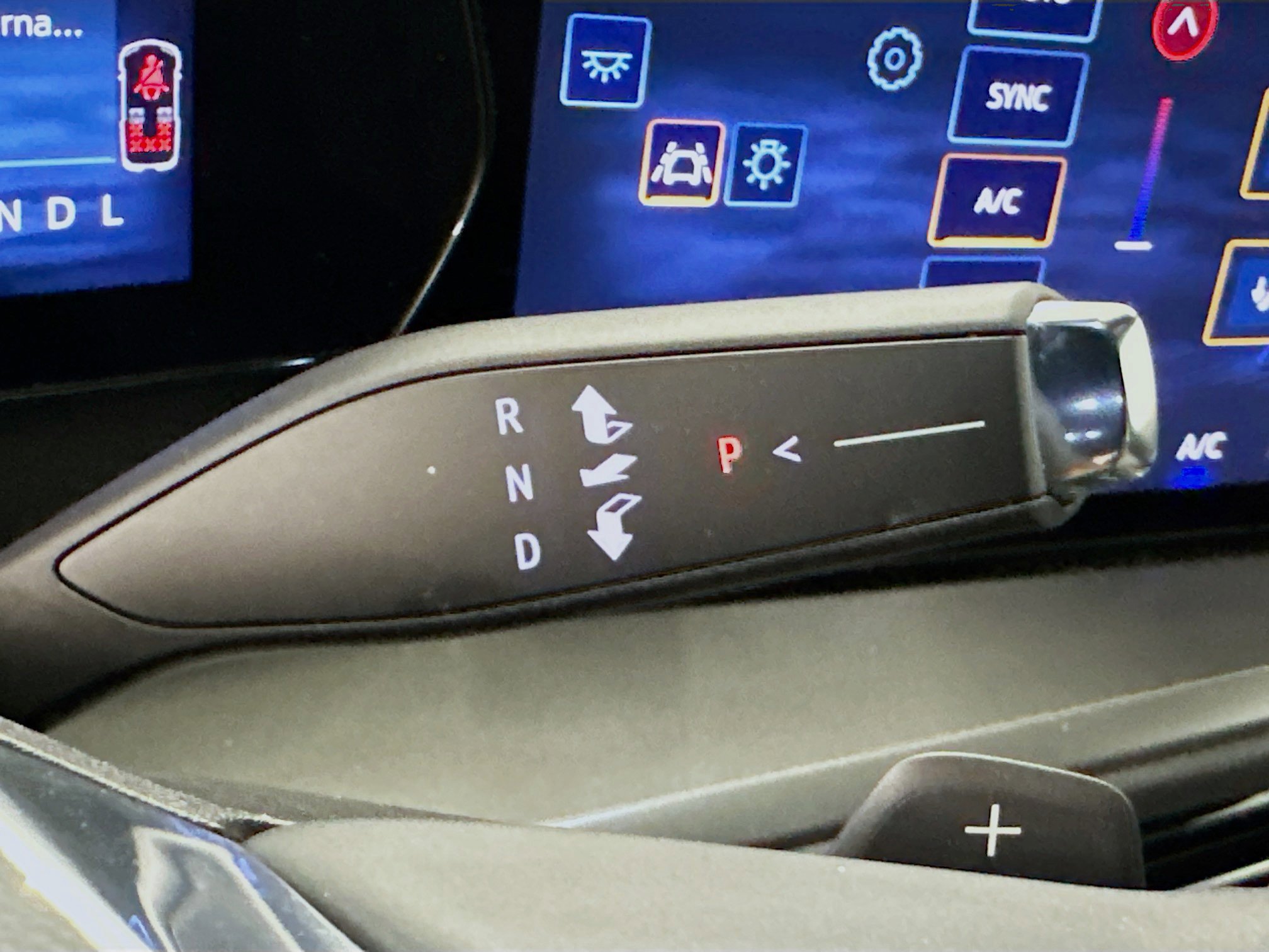 Used 2025 Chevrolet Traverse LT image 25