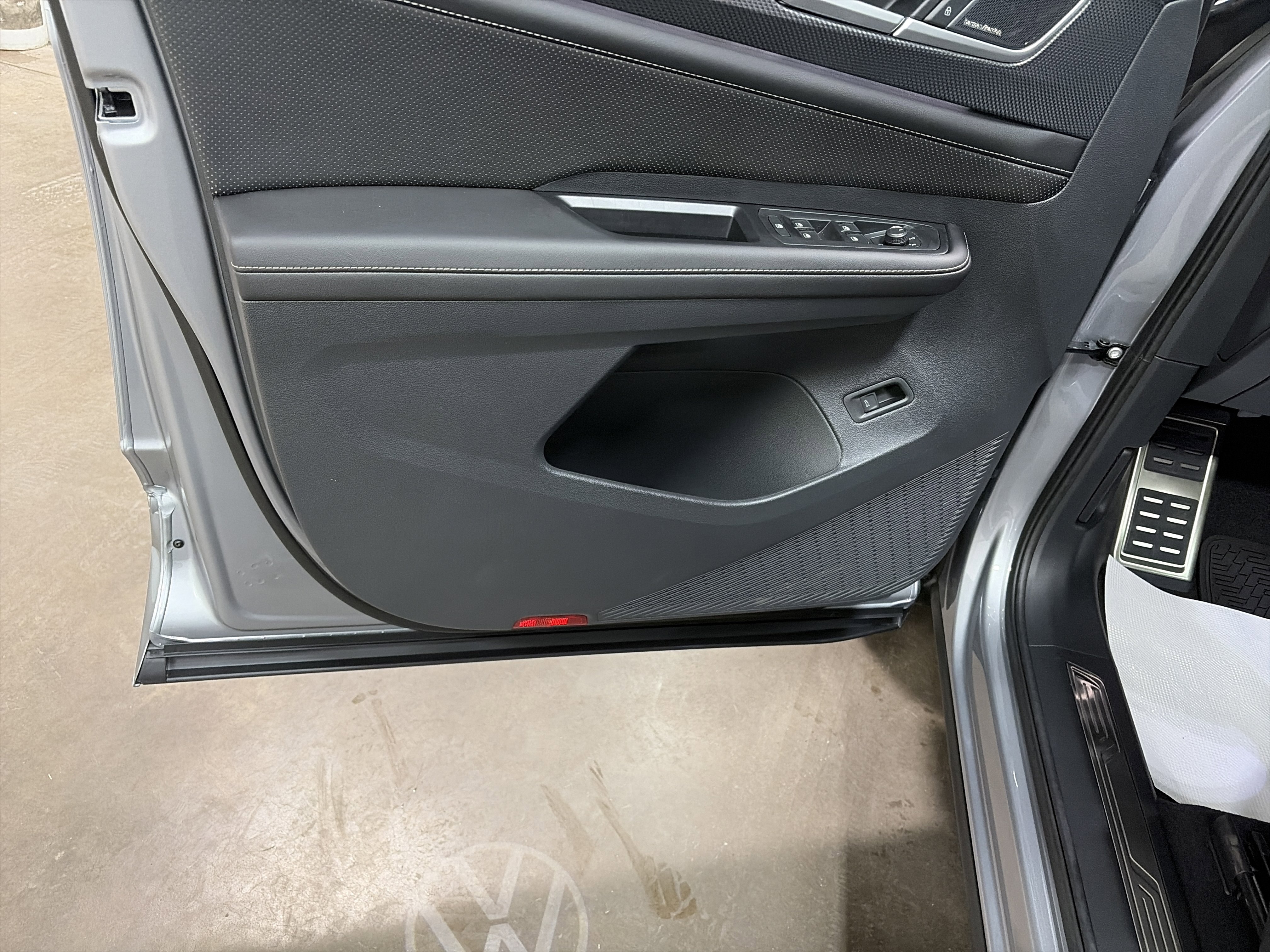 Certified 2025 Volkswagen Jetta SE image 49