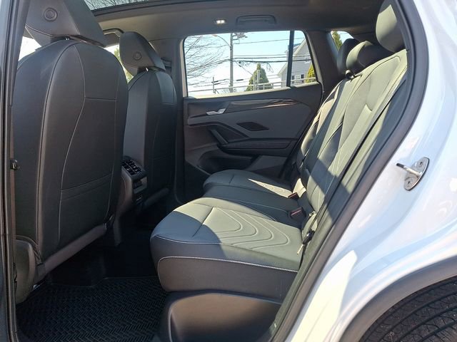 Certified 2025 Volkswagen Tiguan SE R-Line image 10