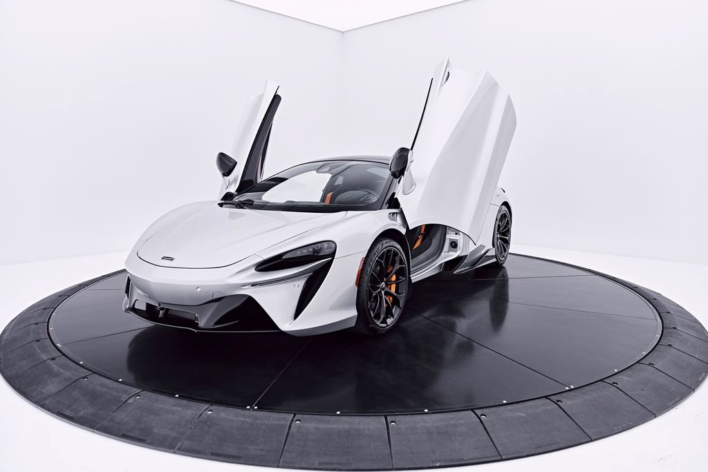 Used 2023 McLaren Artura RWD image 21