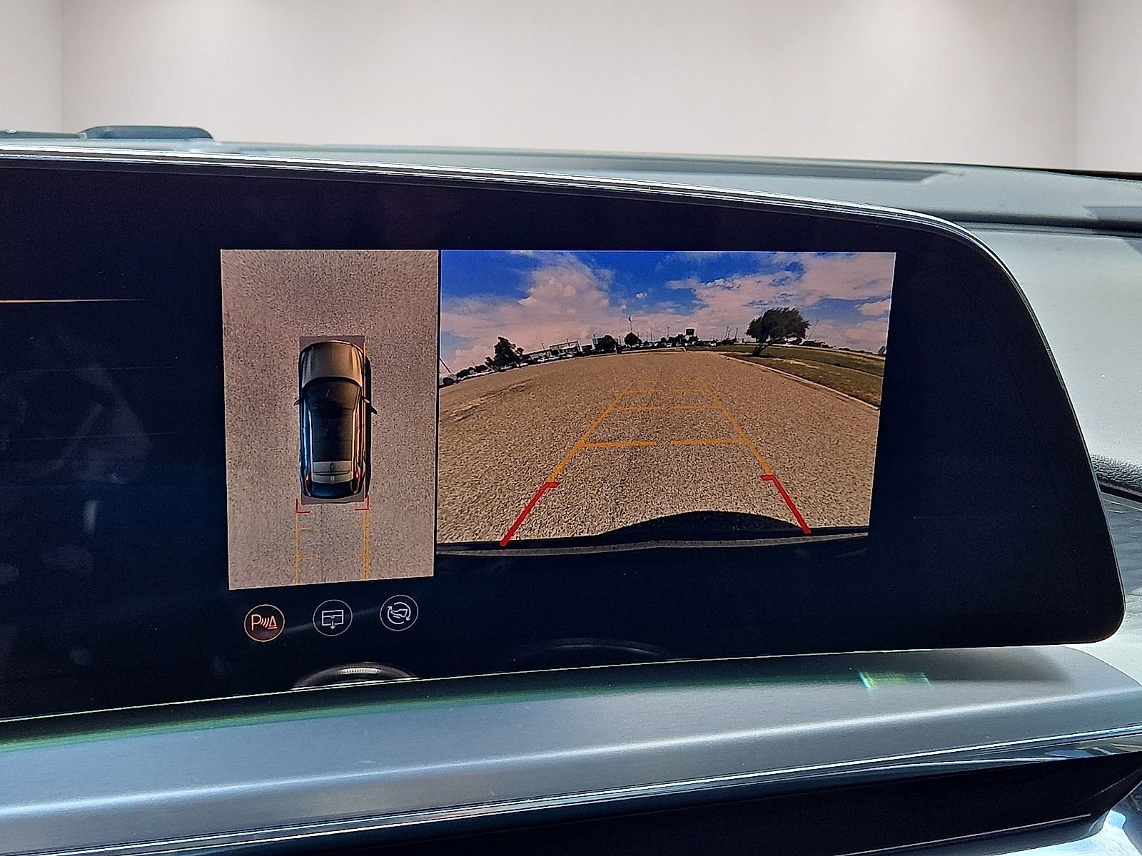 Used 2024 Cadillac Lyriq Sport RWD image 28