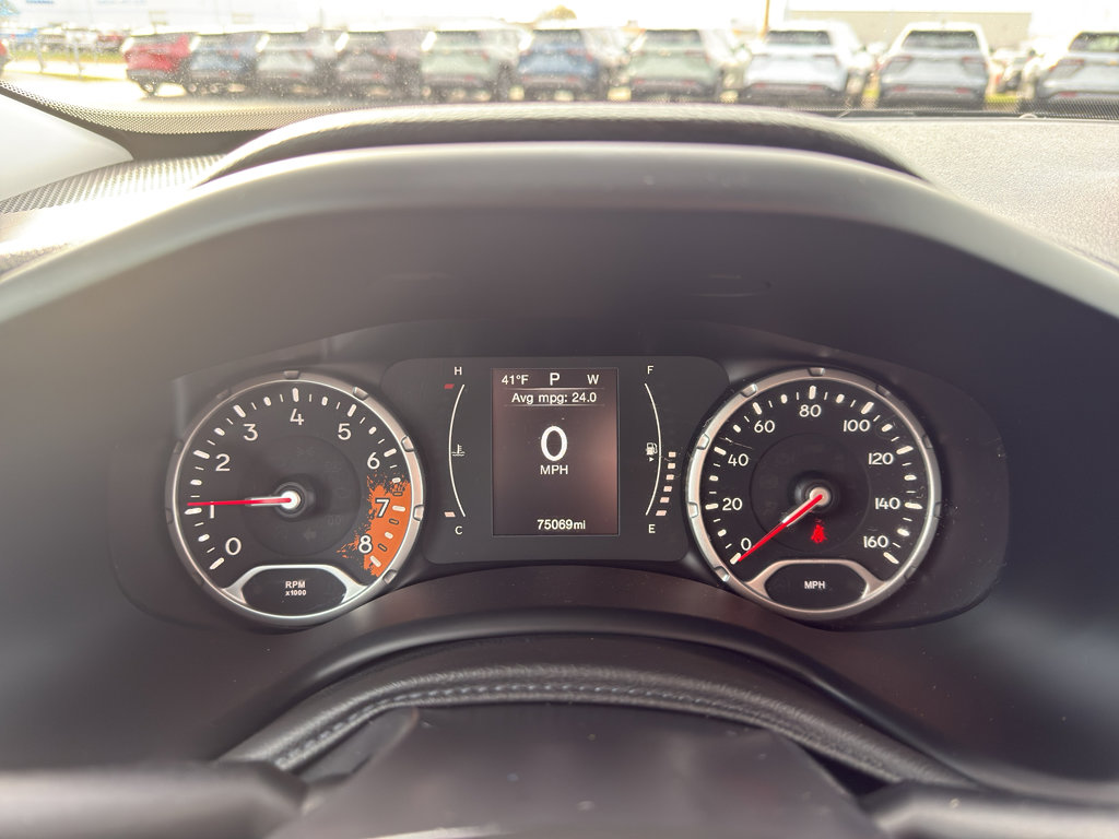 Used 2016 Jeep Renegade Latitude image 16