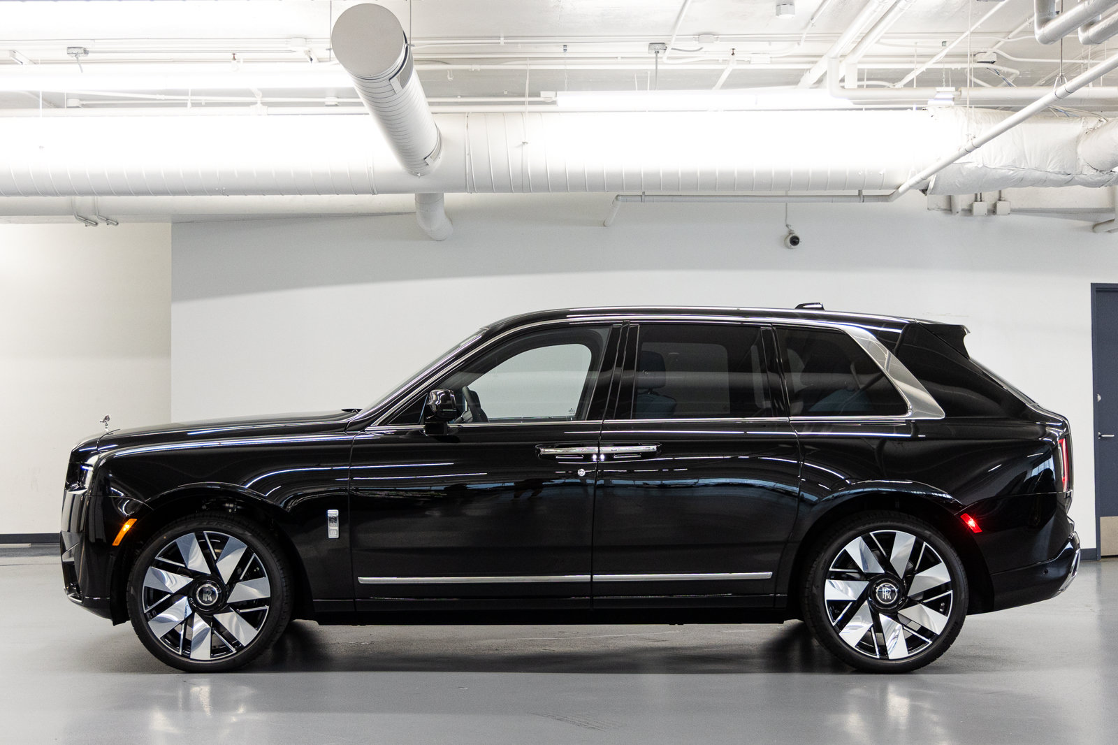 New 2027 Rolls-Royce Cullinan AWD/4WD image 3
