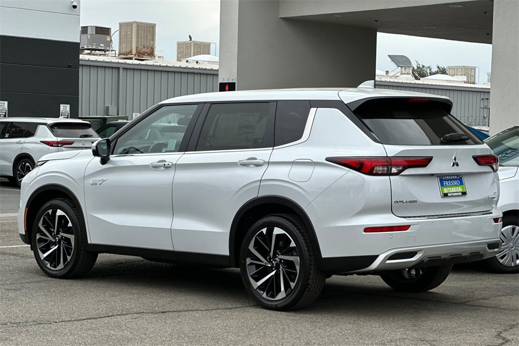 New 2025 Mitsubishi Outlander SE image 7
