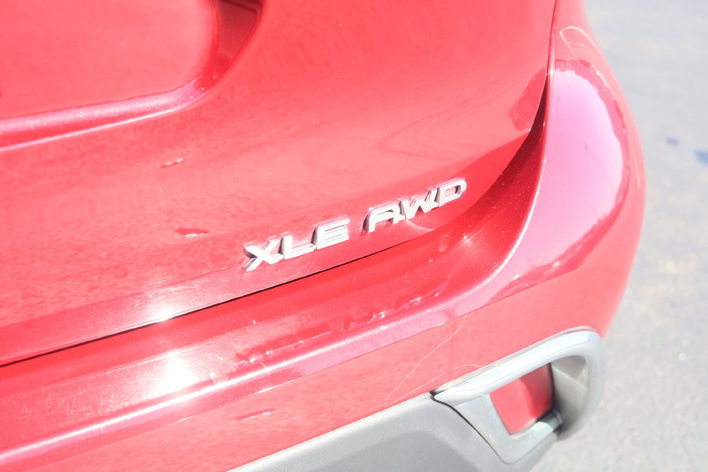 Used 2022 Toyota Highlander XLE AWD/4WD image 35