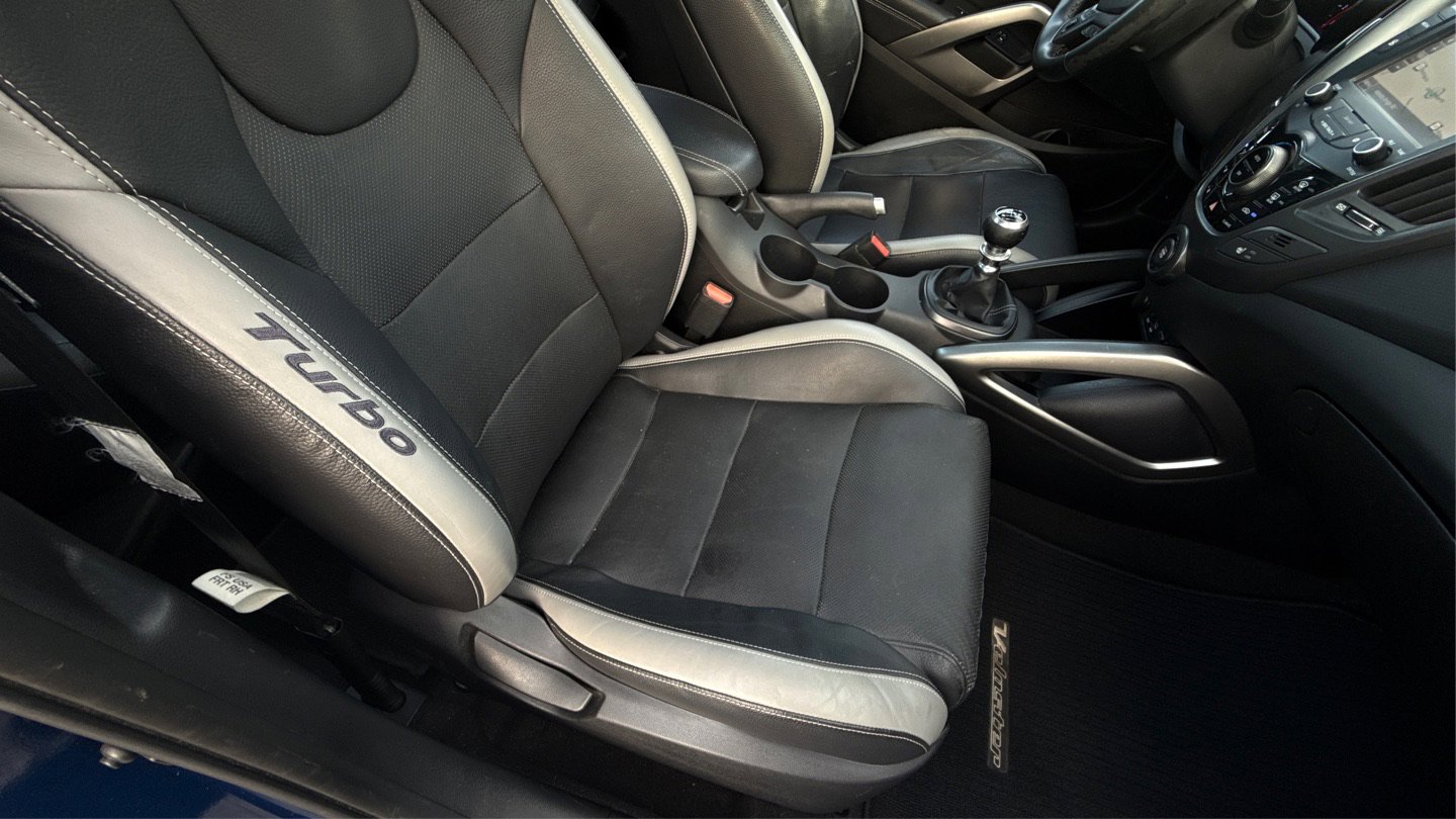 Used 2016 Hyundai Veloster Turbo w/ Option Group 04 FWD image 17