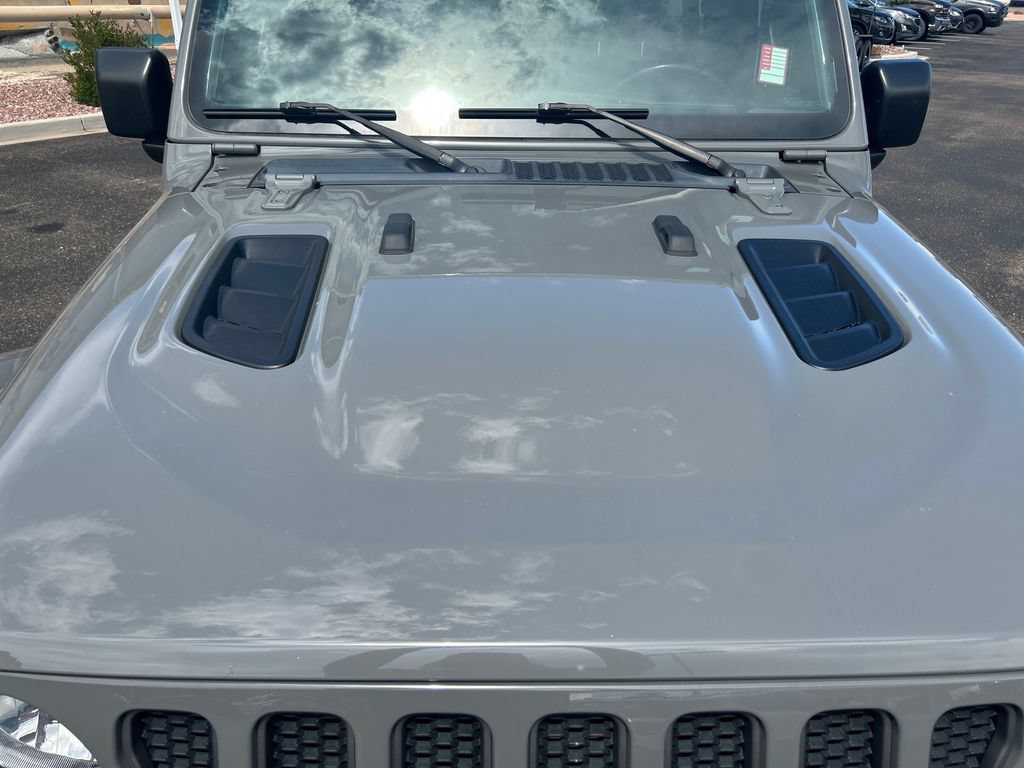 Used 2023 Jeep Wrangler Unlimited Rubicon w/ Cold Weather Group AWD/4WD image 8