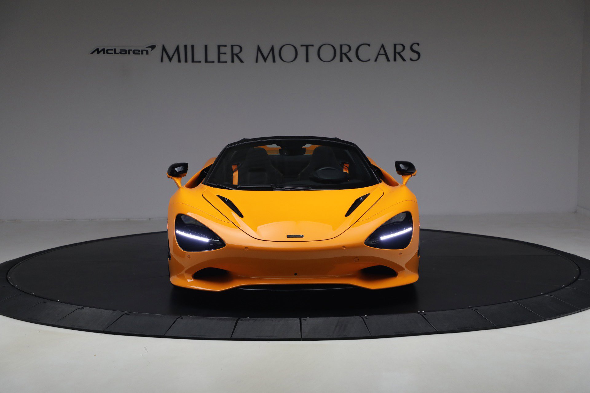 Used 2025 McLaren 750S Spider RWD image 12