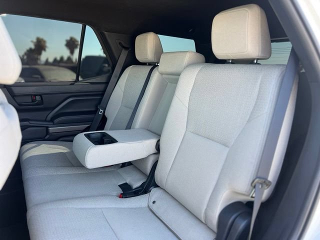 Used 2025 Toyota 4Runner SR5 AWD/4WD image 17