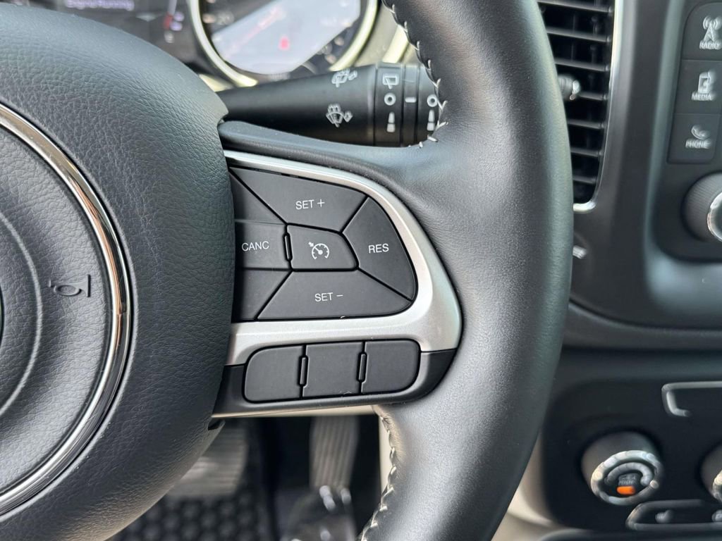 Used 2018 Jeep Compass Latitude w/ Cold Weather Group AWD/4WD image 22