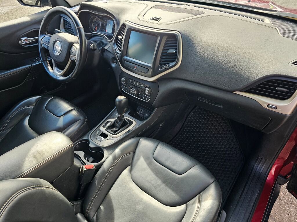 Used 2016 Jeep Cherokee Latitude w/ North All-Season Group image 10