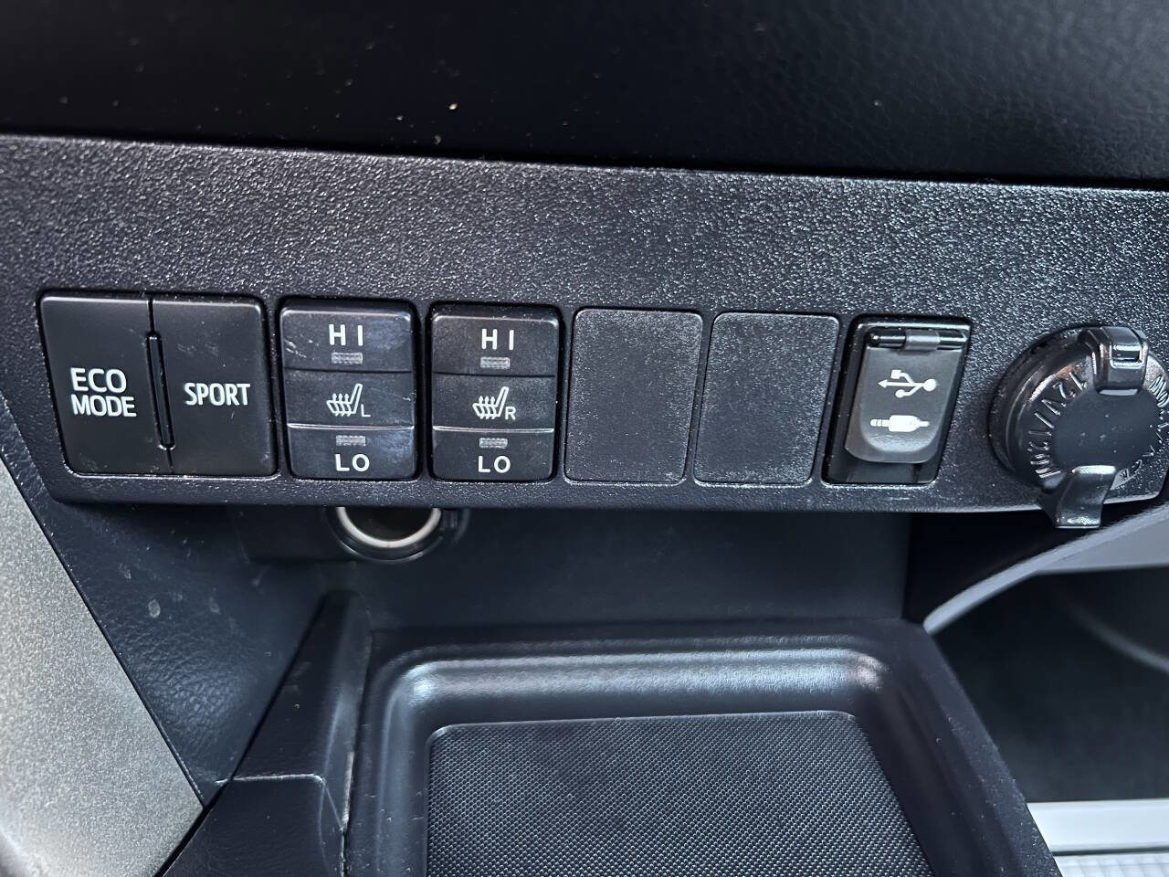 Used 2015 Toyota RAV4 Limited image 24