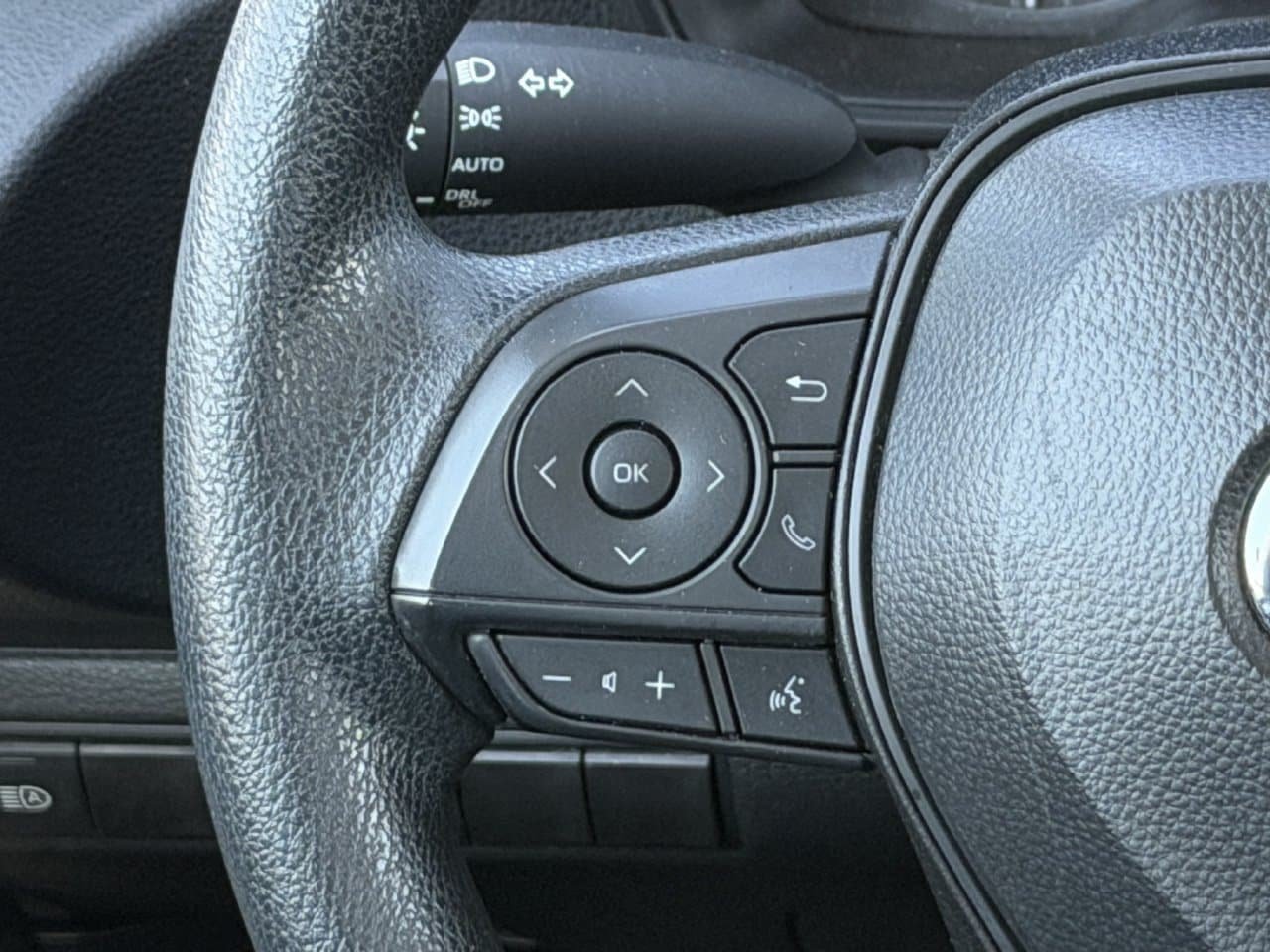 Used 2025 Toyota Corolla LE FWD image 13