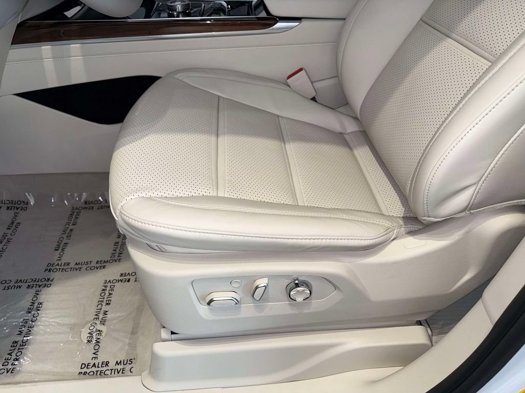 Used 2026 Cadillac Escalade Platinum Sport w/ LPO, ONYX Package AWD/4WD image 3