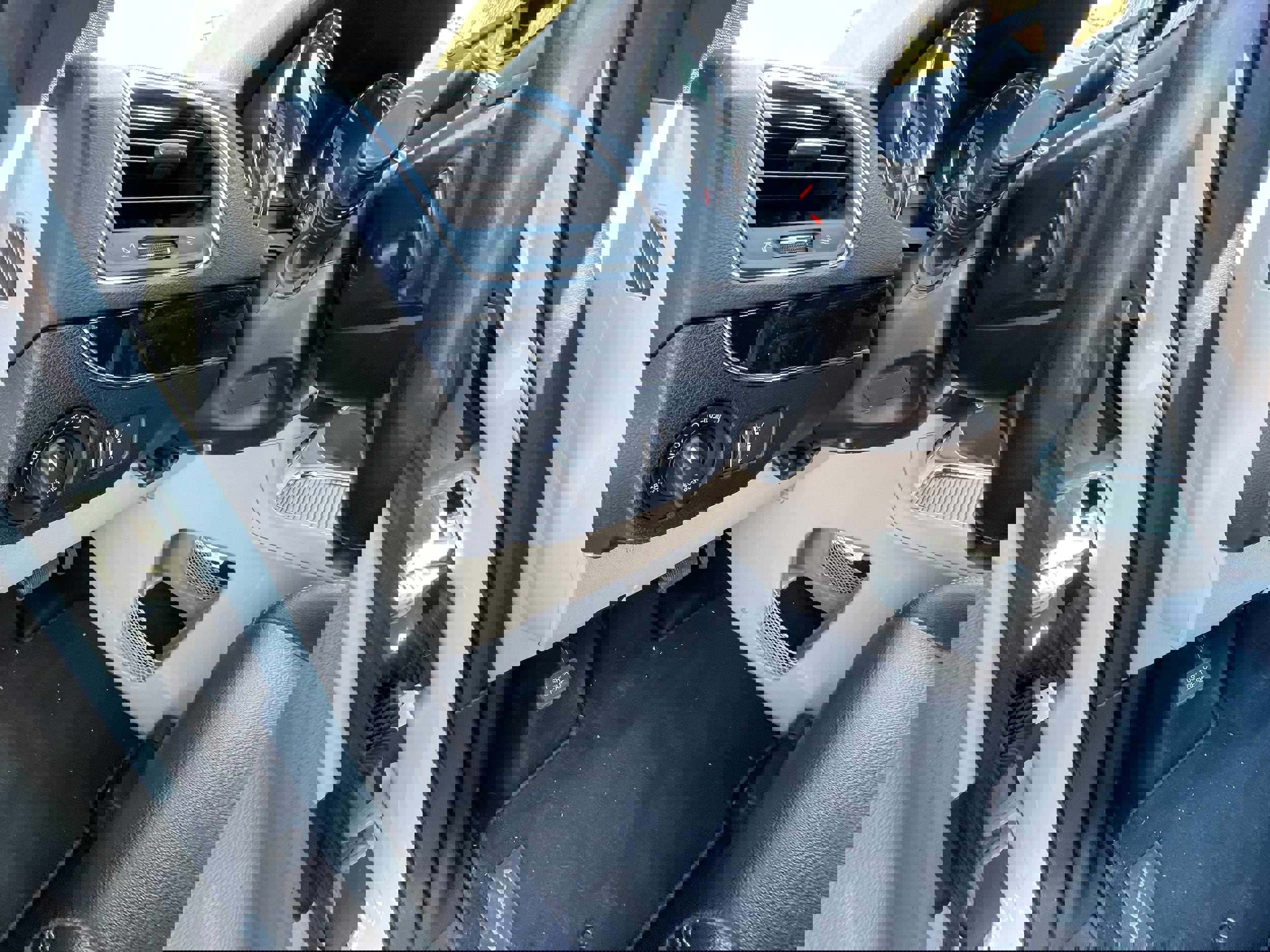 Used 2018 Dodge Grand Caravan SXT image 17