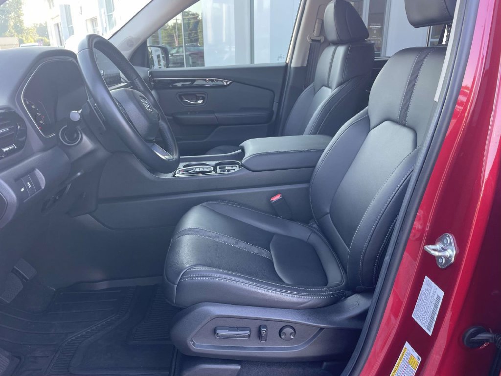 Used 2025 Honda Pilot EX-L image 16
