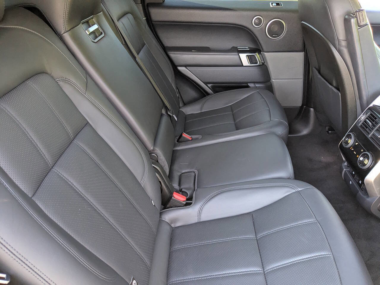 Used 2020 Land Rover Range Rover Sport HSE image 13