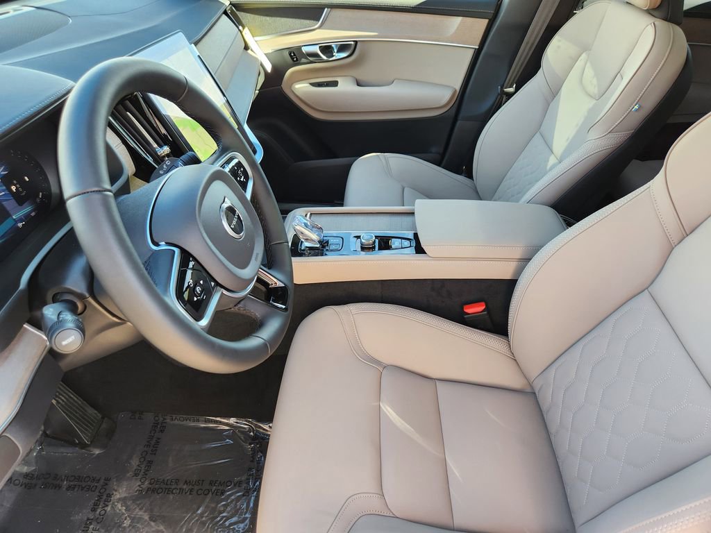 New 2026 Volvo XC90 B5 Plus w/ Protection Package Premier image 4
