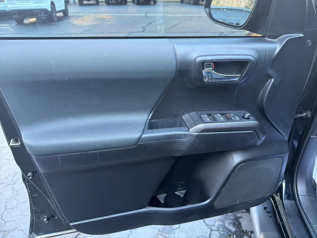 Used 2021 Toyota Tacoma TRD Off-Road image 8