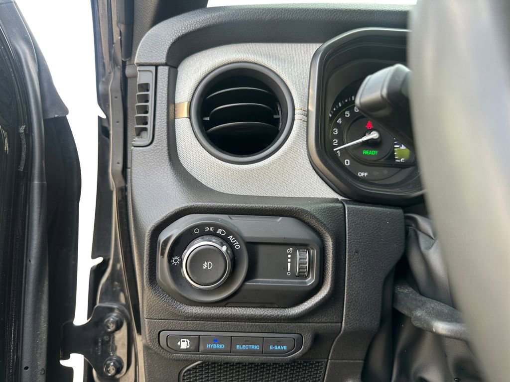 Used 2024 Jeep Wrangler Unlimited AWD/4WD image 13