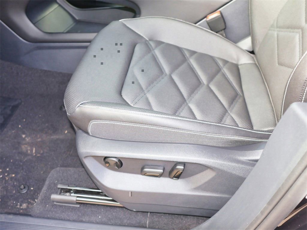 New 2026 Volkswagen Atlas SE image 12