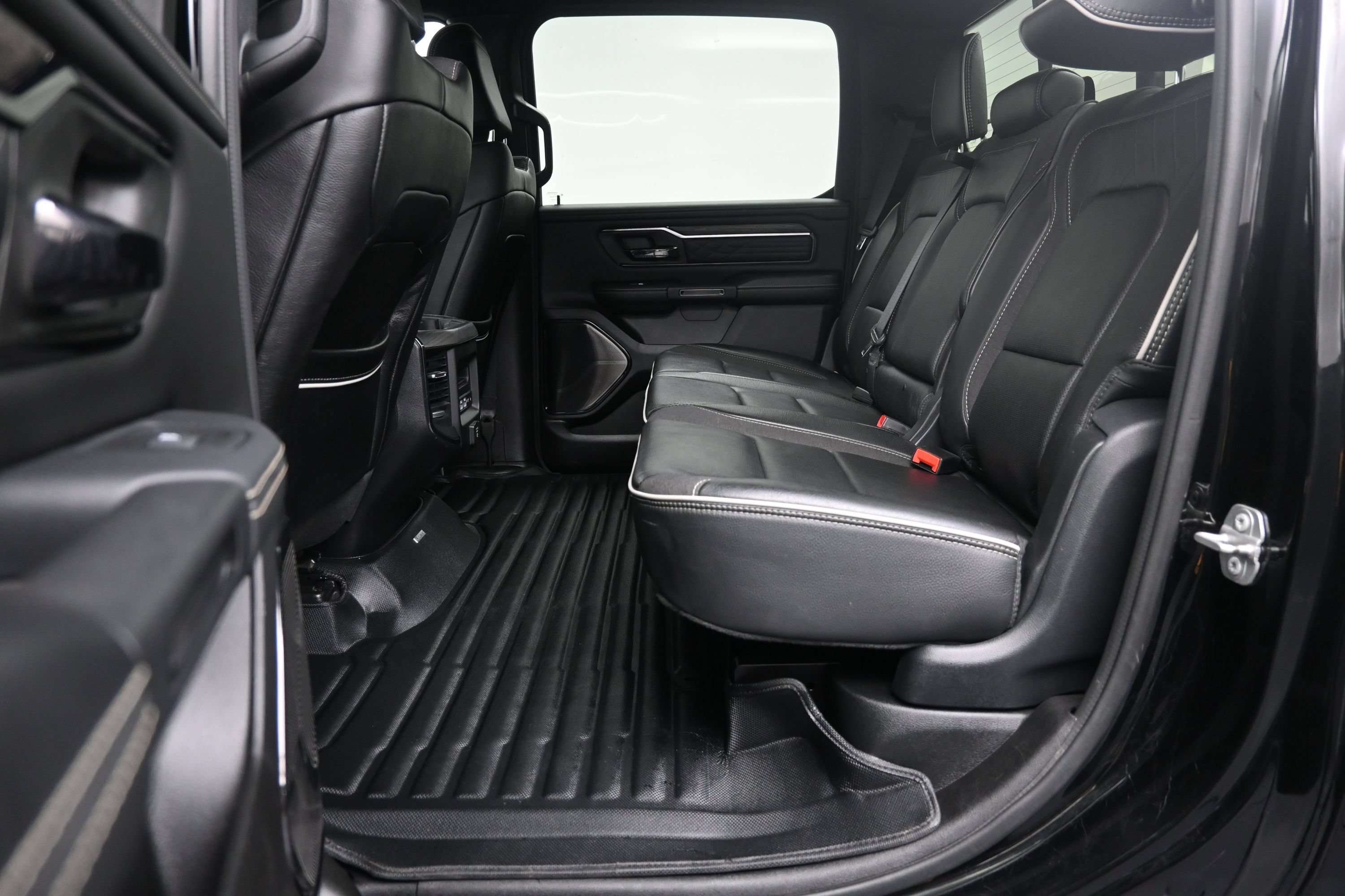 Used 2025 RAM 1500 Limited AWD/4WD image 14