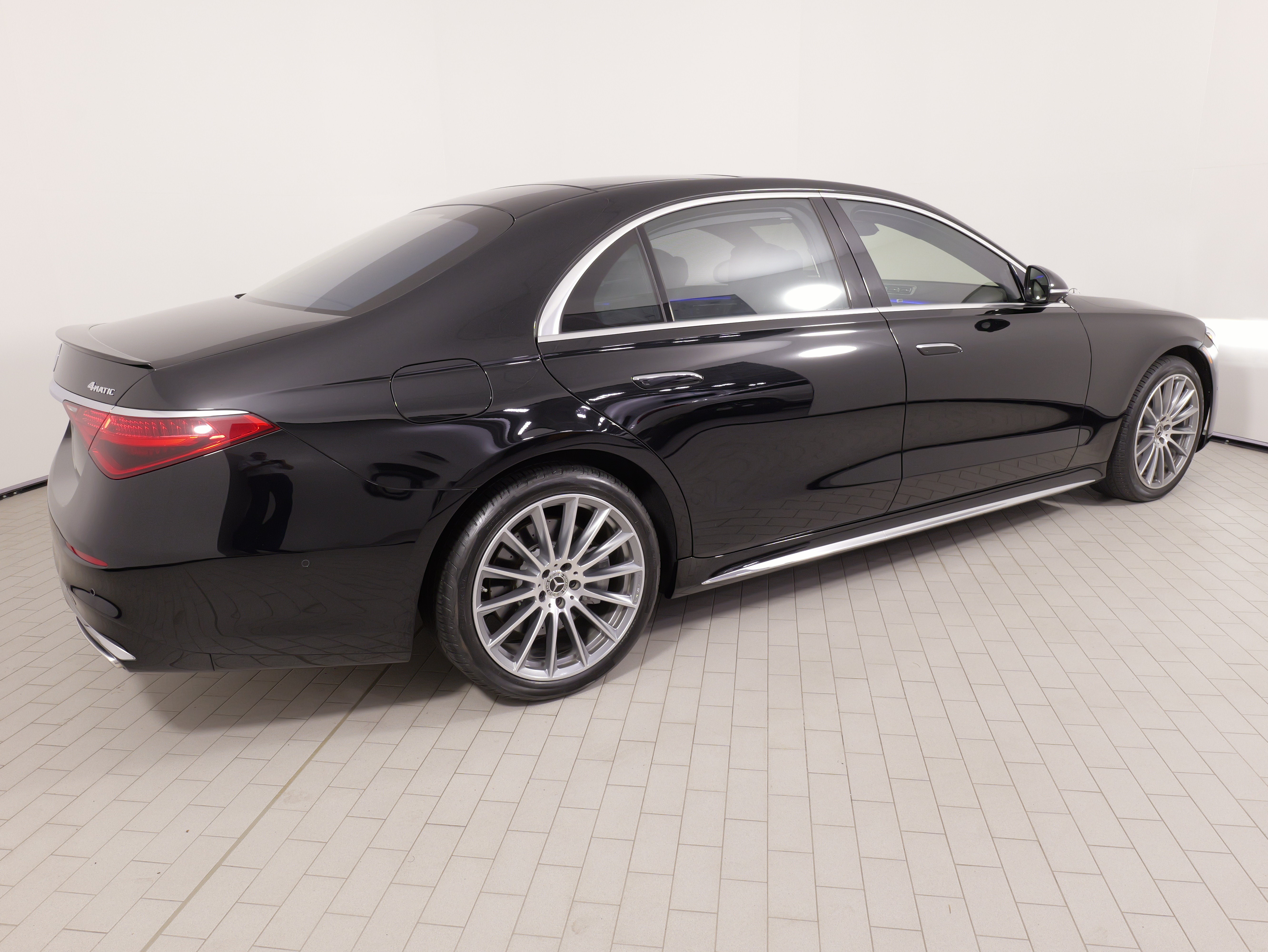 Used 2022 Mercedes-Benz S 500 4MATIC w/ AMG Line Package image 10