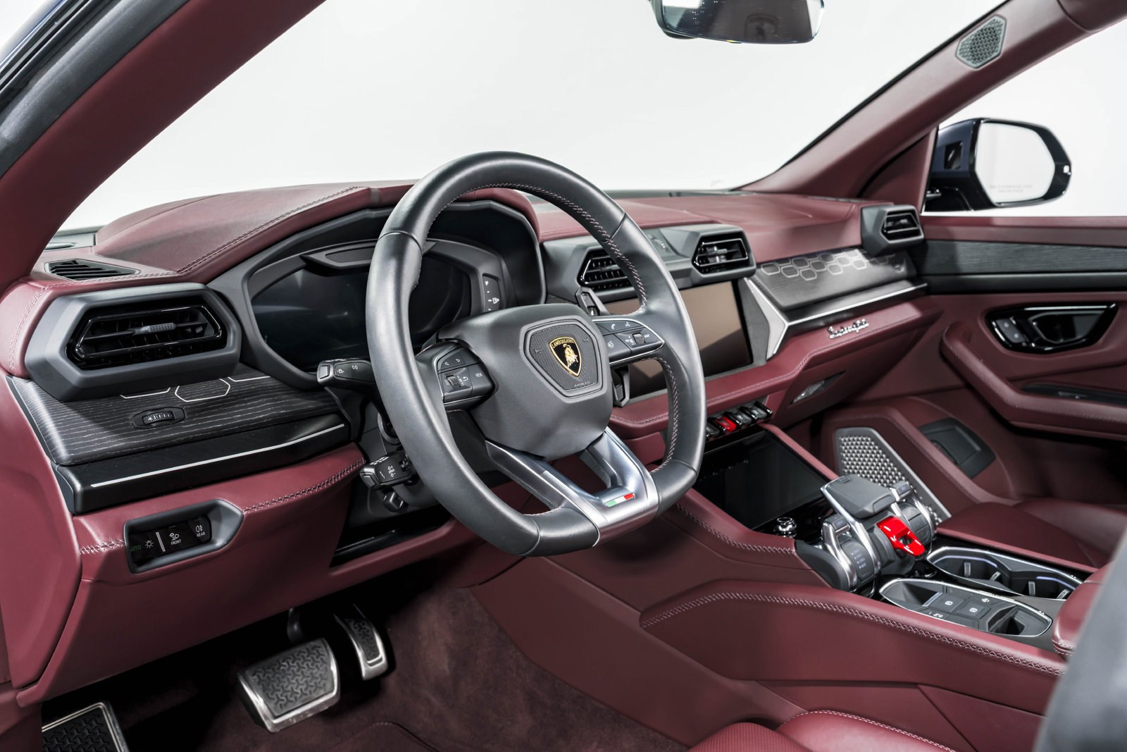 Used 2025 Lamborghini Urus SE AWD/4WD image 13