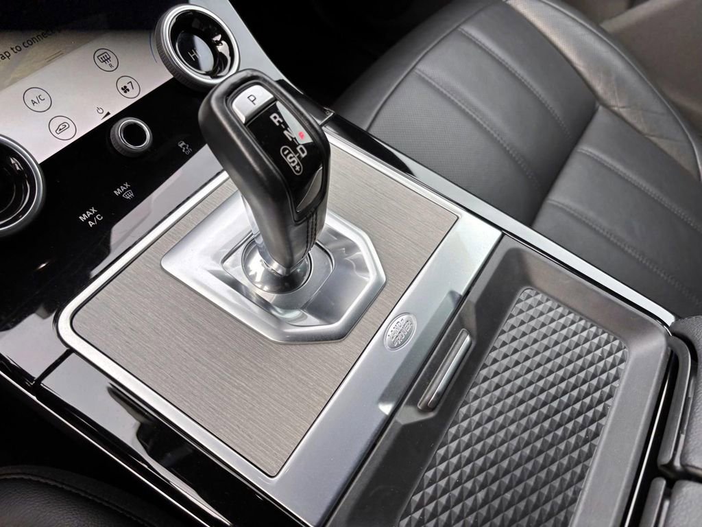 Used 2020 Land Rover Range Rover Evoque SE image 18