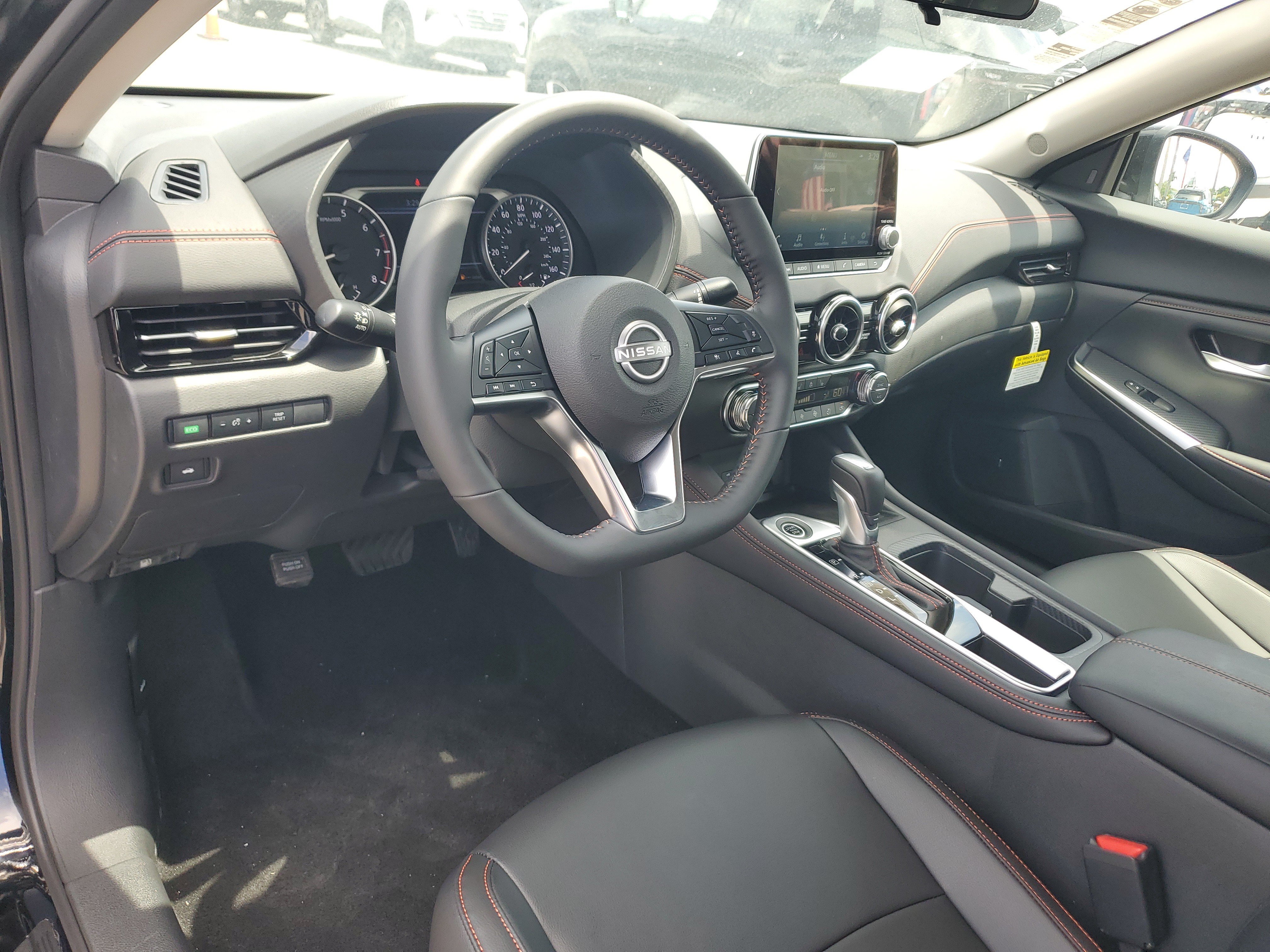 Used 2025 Nissan Sentra SR w/ SR Premium Package FWD image 7