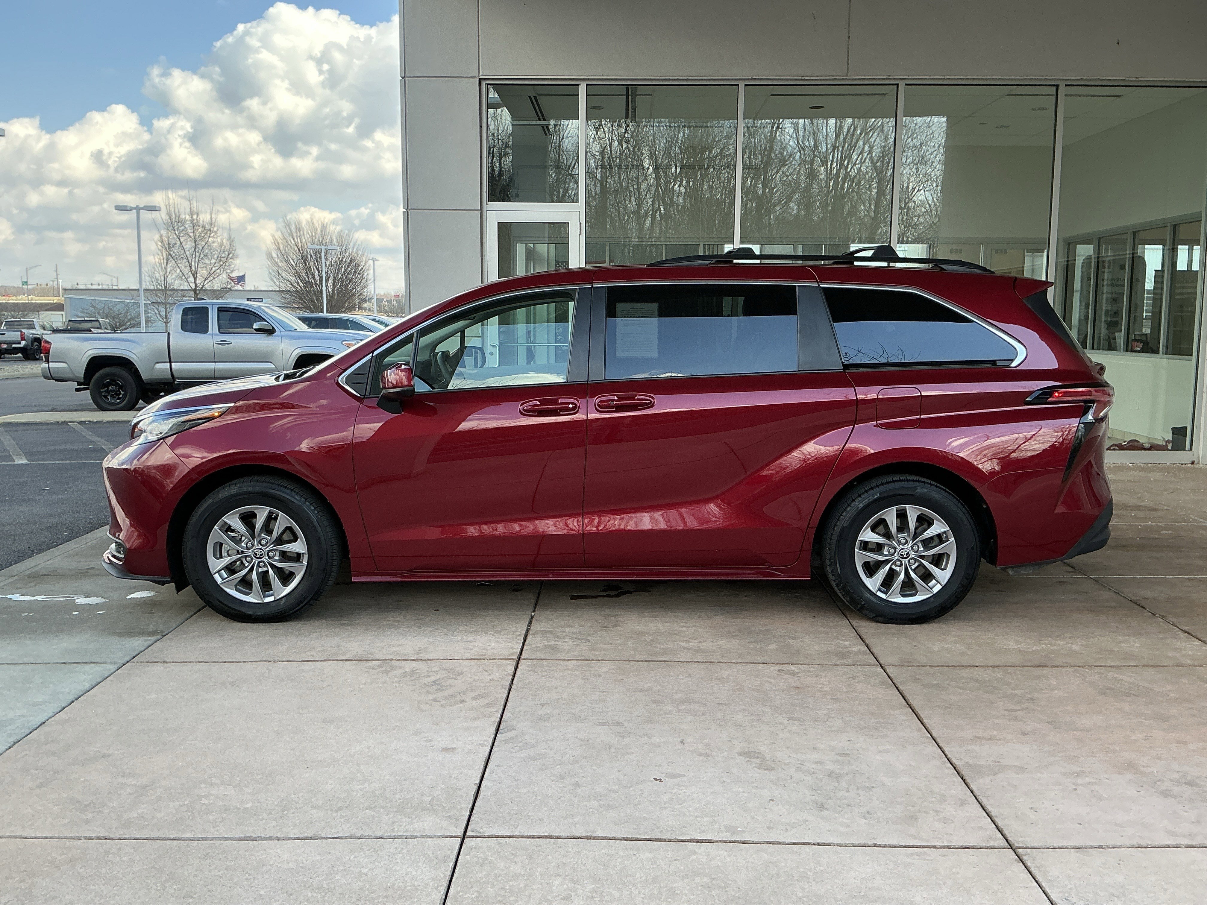 Used 2022 Toyota Sienna LE image 19