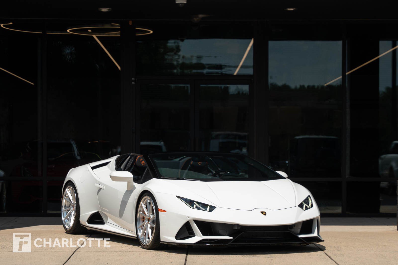 Used 2024 Lamborghini Huracan EVO AWD/4WD image 2