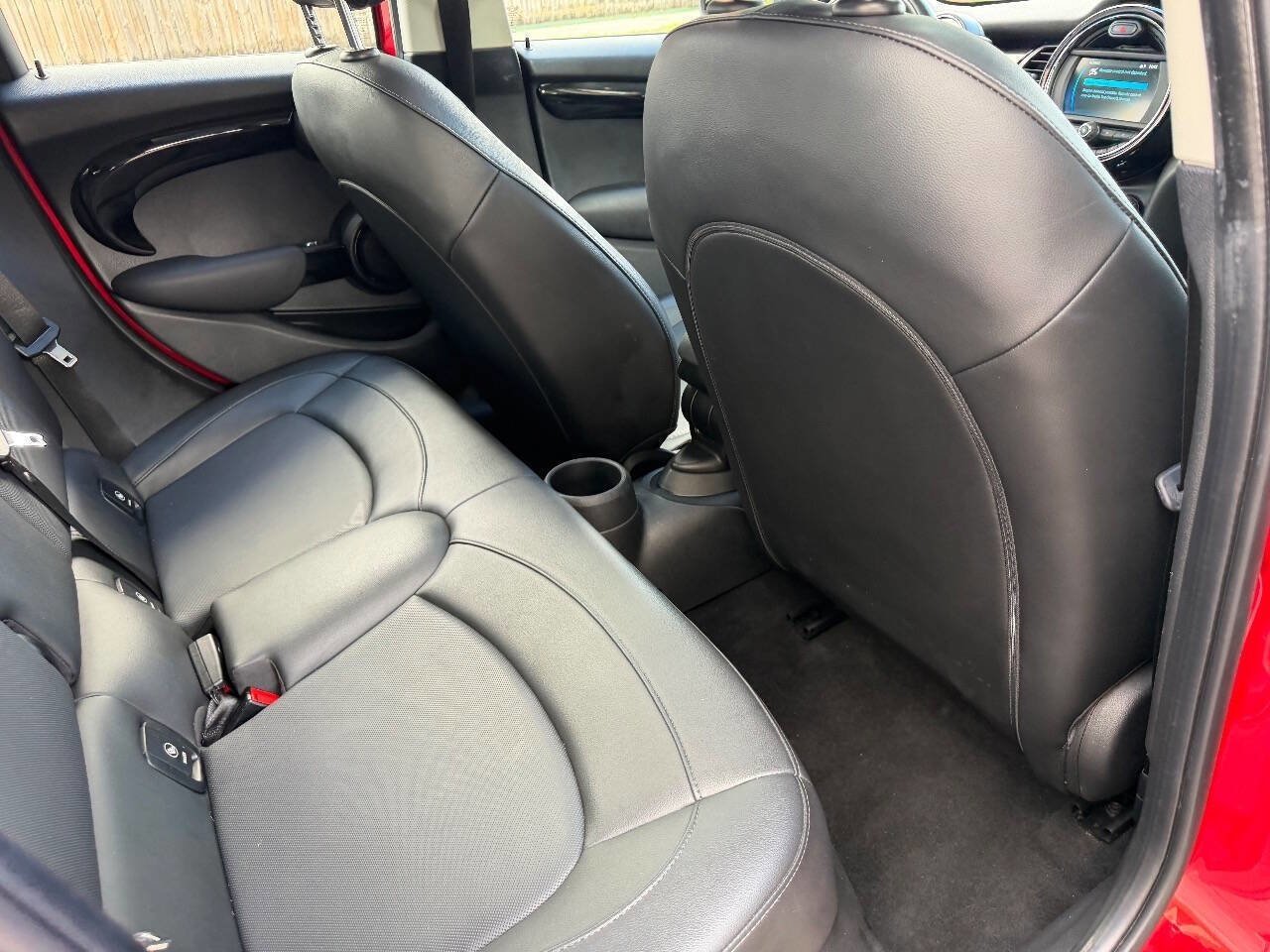 Used 2019 MINI Cooper 4-Door Hardtop w/ Signature Upholstery Package image 31