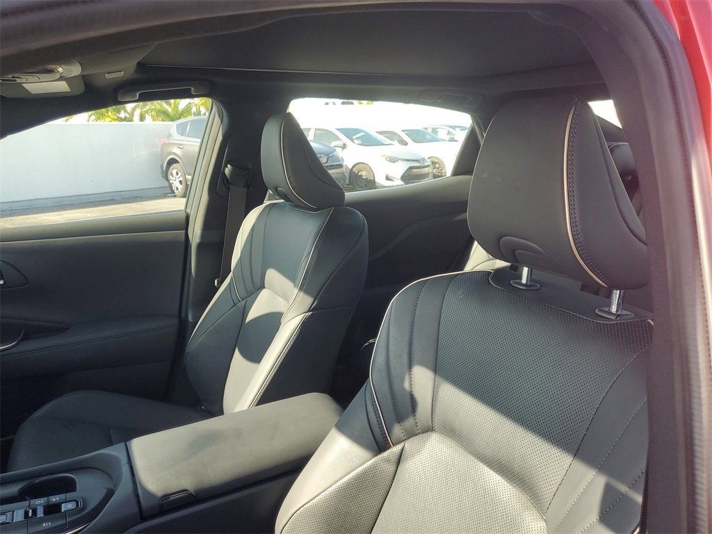 Used 2023 Toyota Crown Limited image 16