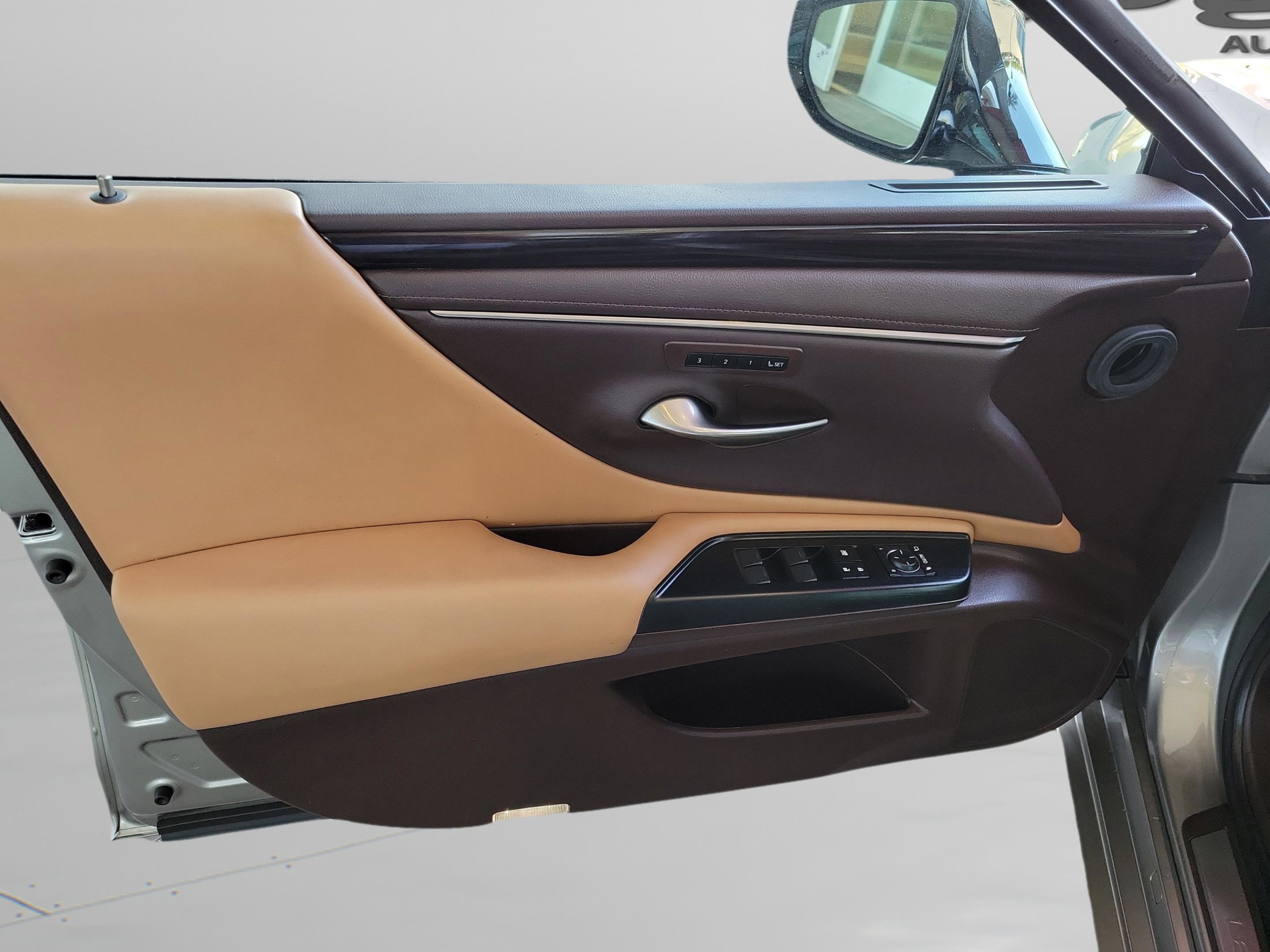 Used 2020 Lexus ES 350 w/ Premium Package image 10