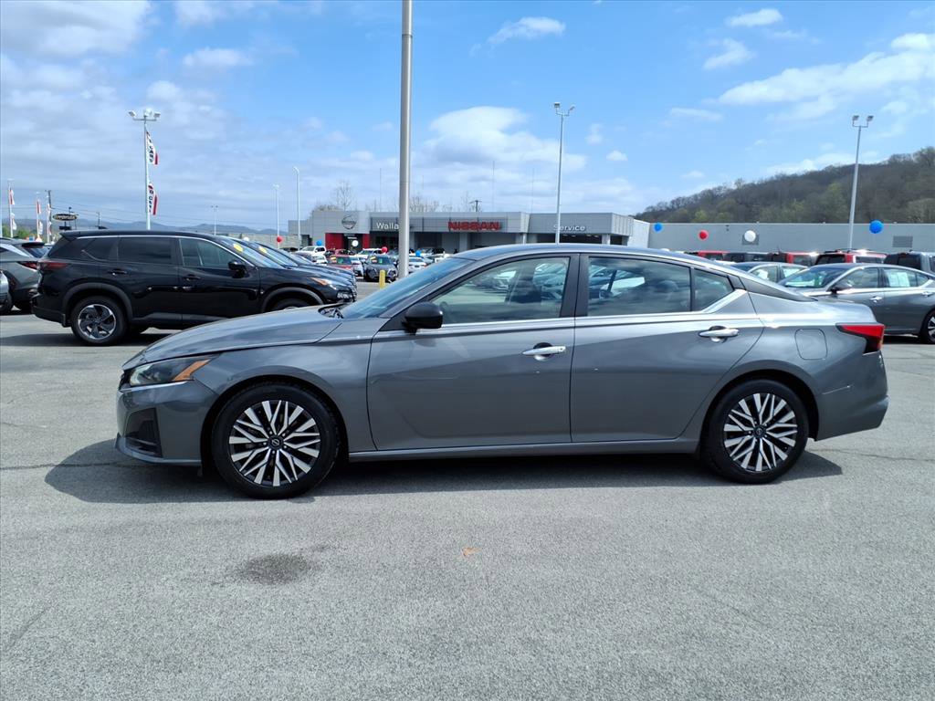 Used 2024 Nissan Altima 2.5 SV image 2