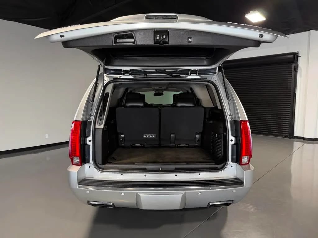 Used 2013 Cadillac Escalade ESV Platinum AWD/4WD image 14