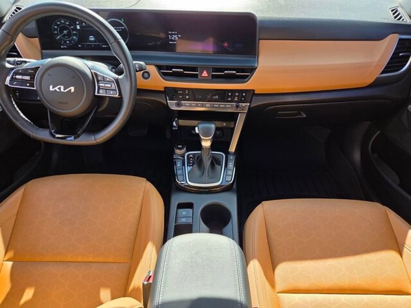 Used 2024 Kia Seltos SX w/ SX Sunroof Package image 10