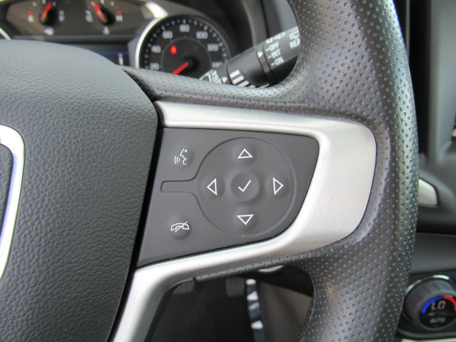 Used 2024 GMC Terrain SLE w/ Driver Convenience Package FWD image 26